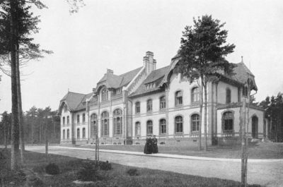 Die Waschküche – Baum und Zeit